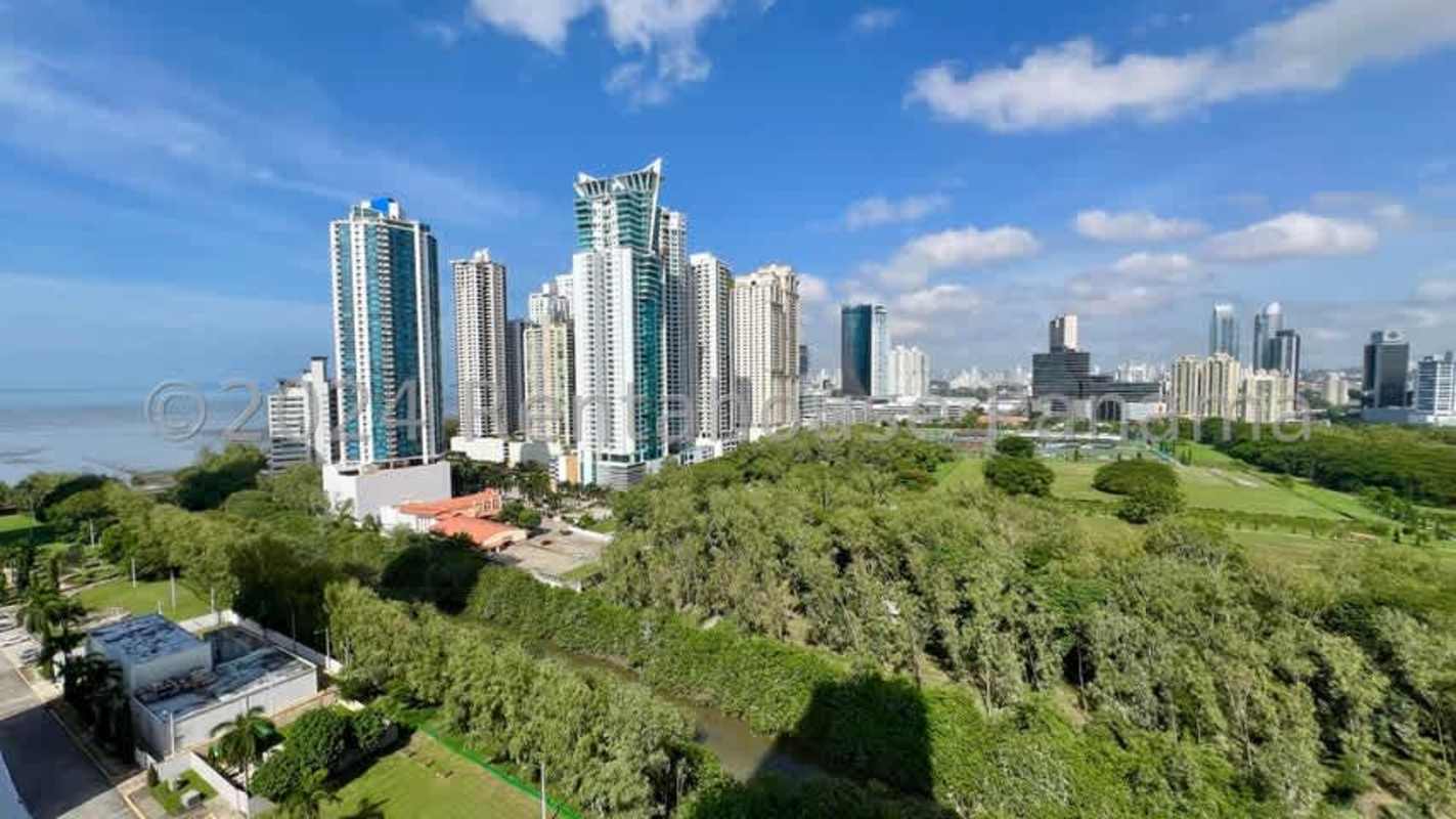 Infinity rooftop pool overlooking city skyline and ocean in PH Paramount Tower Costa del Este Panama