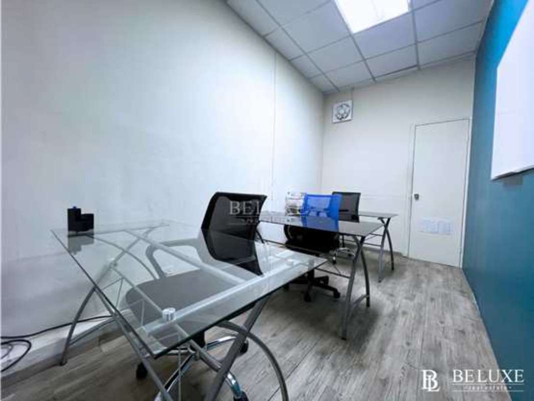 Commercial studio office with green screen wall, lighting setup in Panama Calle 50