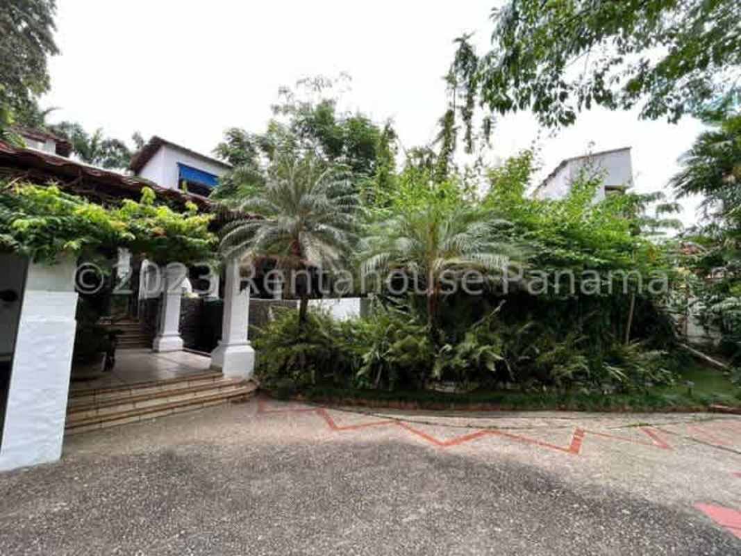 Elegant Mediterranean facade, covered porch, lush landscaping Altos del Golf Panama Luxury Rental