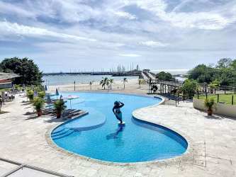 Infinity swimming pool facing the ocean and marina PH VistaMar Golf & Marina Panama