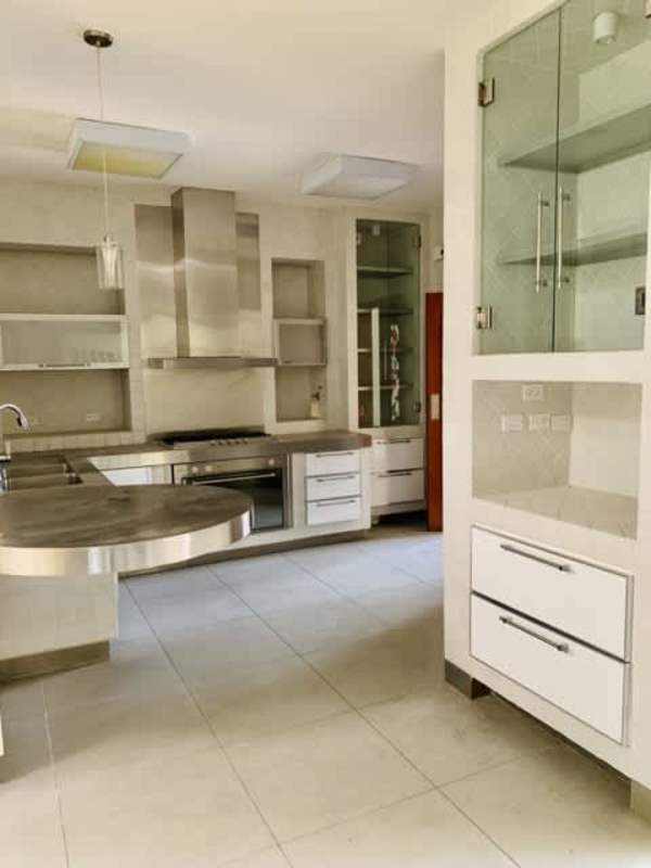 Master bedroom with large bathroom, jacuzzi tub, and walk-in closet Embassy Garden Panama