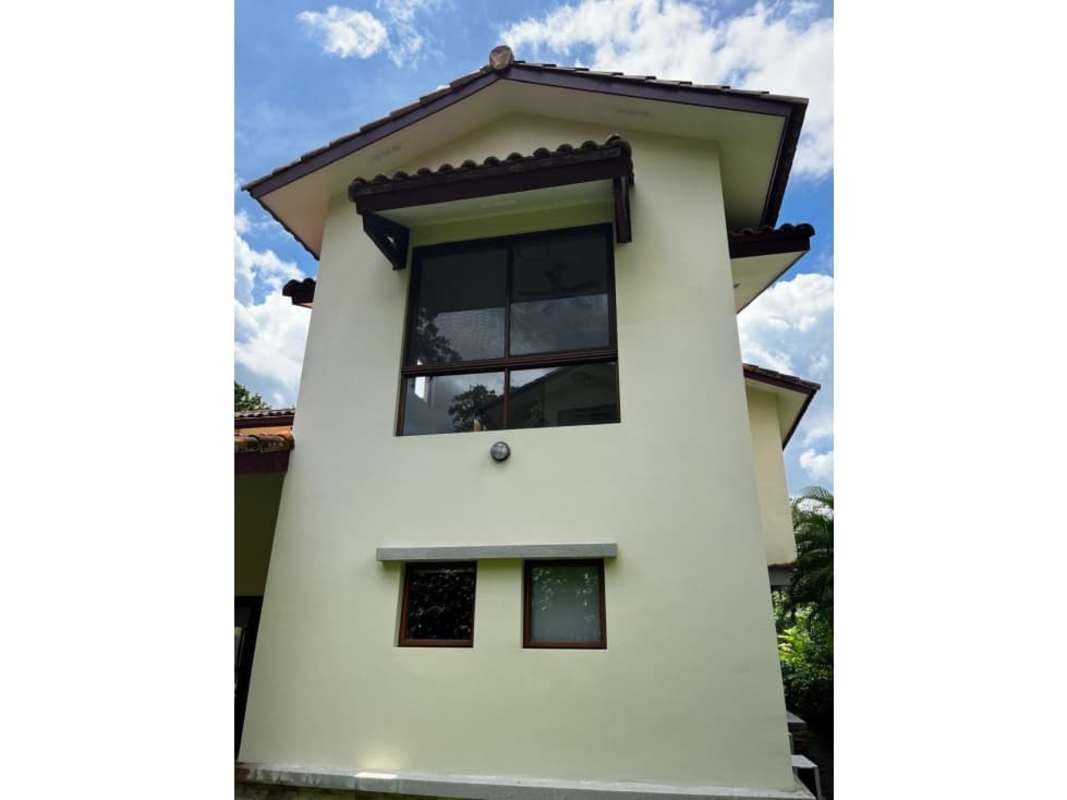 Spacious 4BR House in Camino de Cruces Clayton with Pool