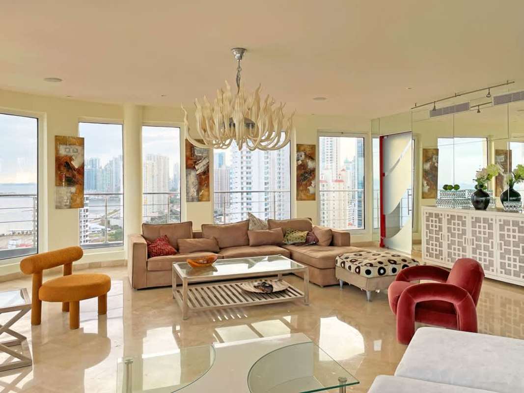 Elegant open-plan dining room with panoramic ocean views at PH Belvedere Park Coco del Mar Panama