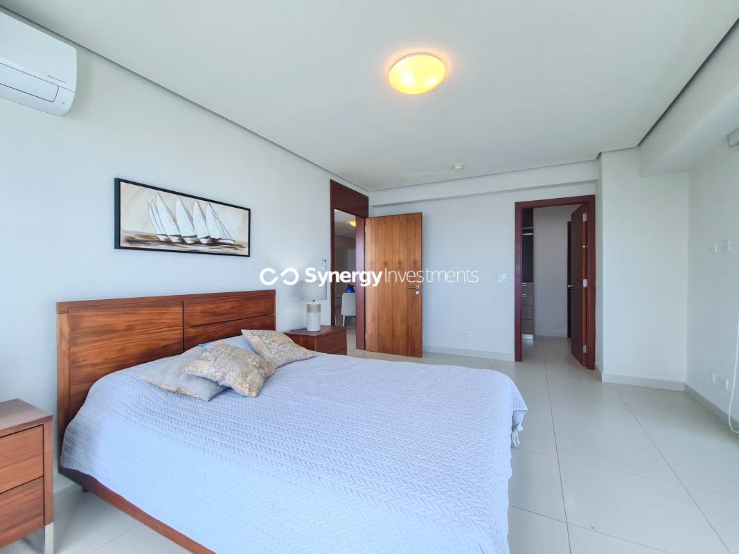 Modern bedroom with large windows and seaview, walk-in closet, PH Parkside Panama