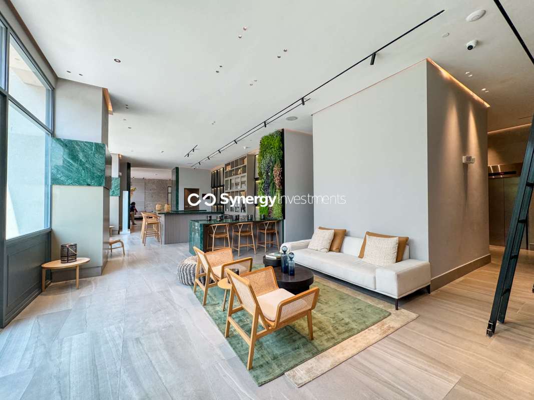 Modern double height lobby with concierge in PH Maryland Santa Maria Panama