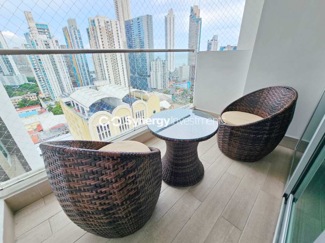 Open kitchen with granite countertops, lacquered cabinetry, appliances PH Bellavista Tower Panama City