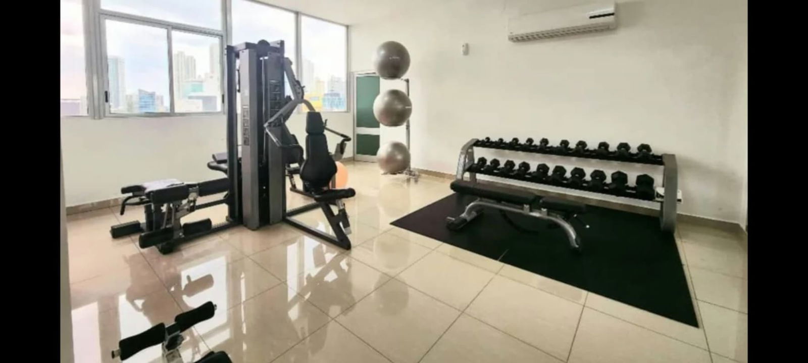 Infinity pool on rooftop overlooking Panama City skyline PH South Coast