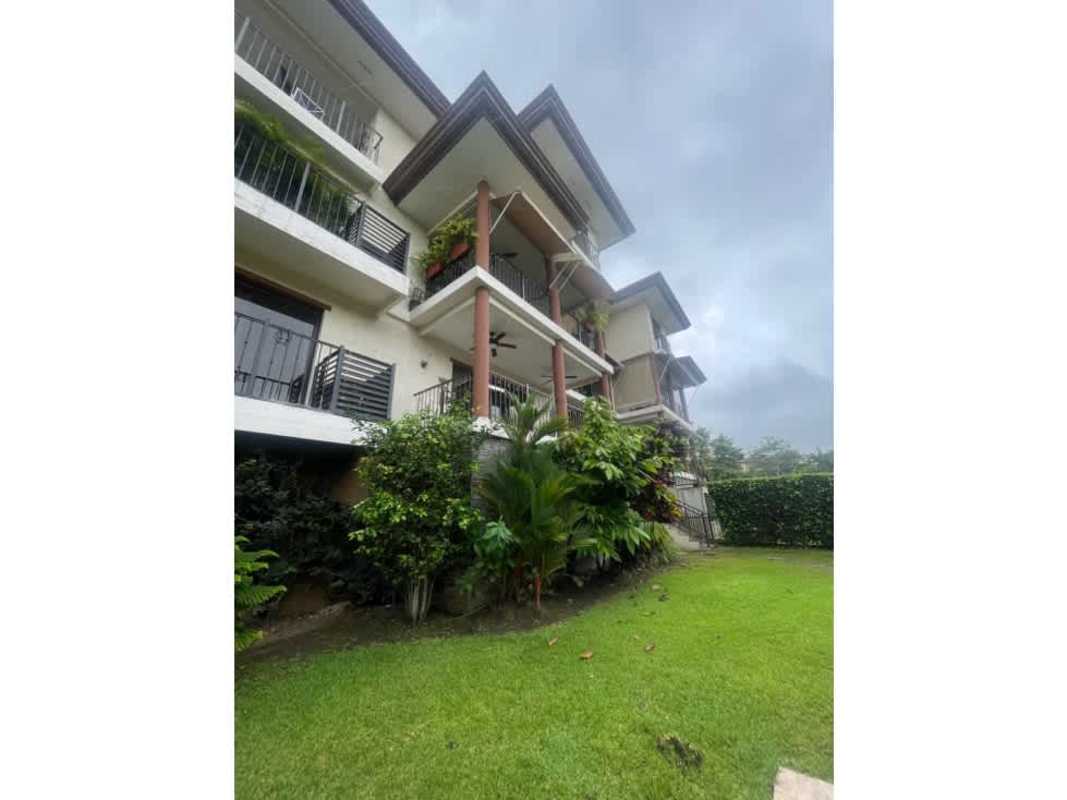 Private garden with gazebo and BBQ kitchen at luxury apartment PH Embassy Club Clayton Panama