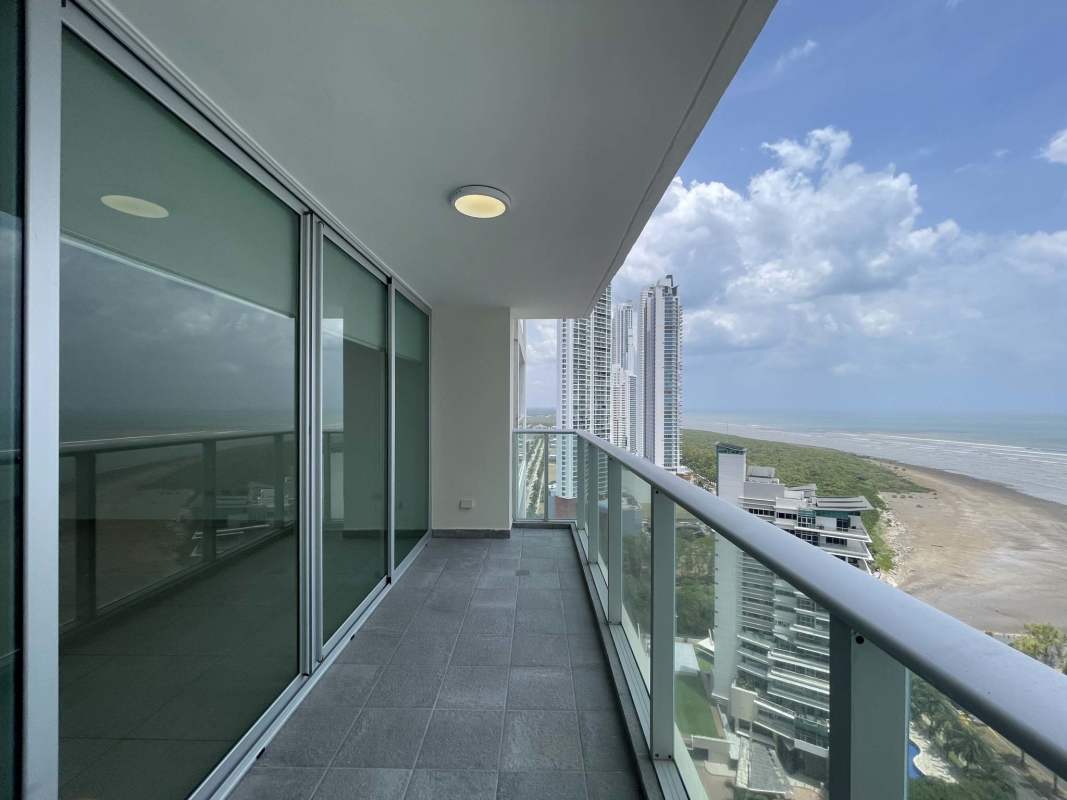 Bedroom tiled floor built-in wardrobe split AC PH Lumiere Costa del Este Panama