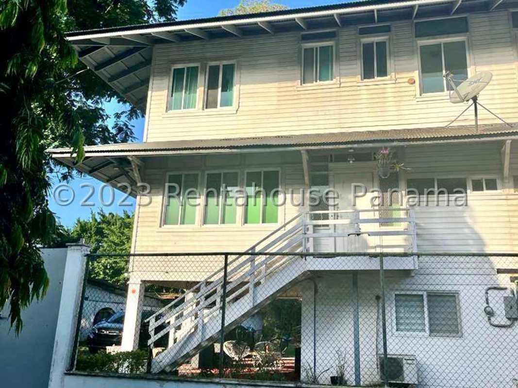Two-story colonial style house with spacious green yard in Balboa Panama