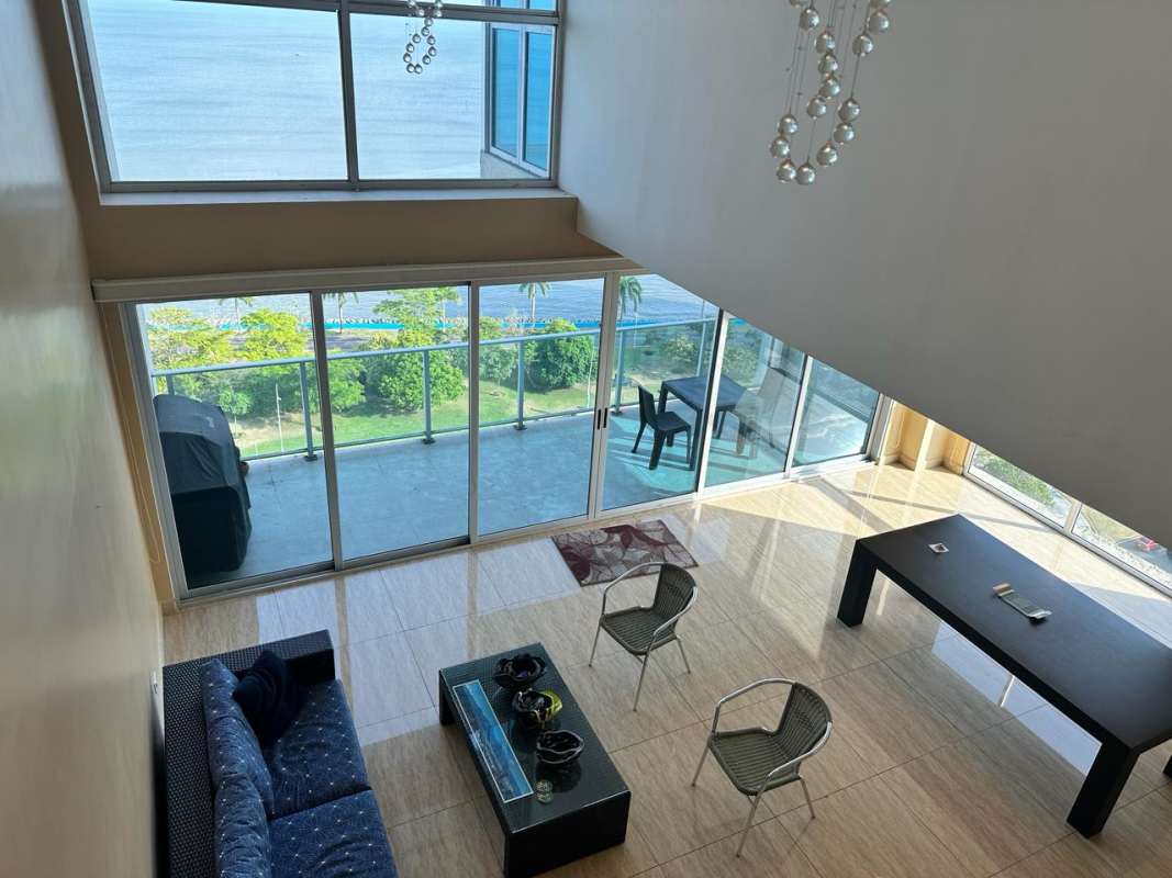 Living room with floor-to-ceiling windows and ocean view at PH BICSA Avenida Balboa