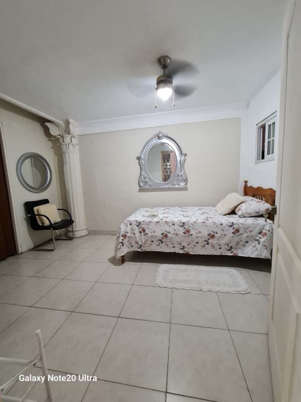 Cozy Room with Private Bathroom in La Loceria