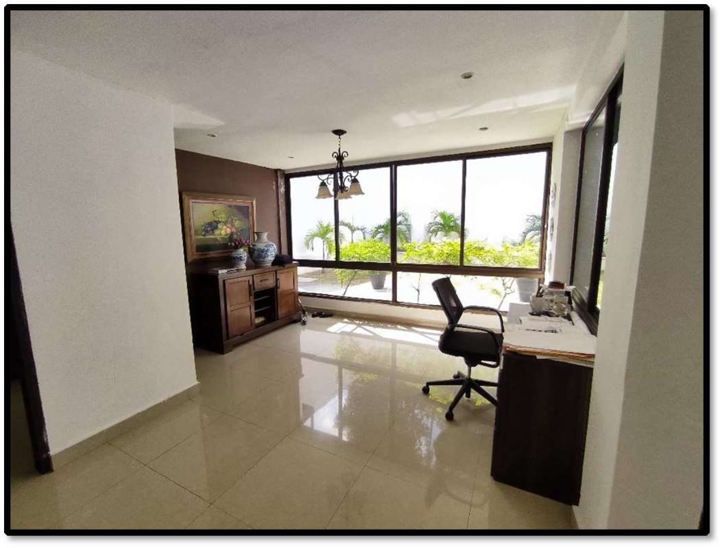 Large bright room for home office or study with garden views Panama house sale El Dorado