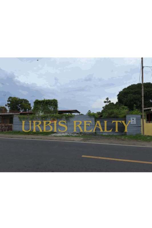 Three-story apartment building with balconies near available land in Ciudad Radial Panama City