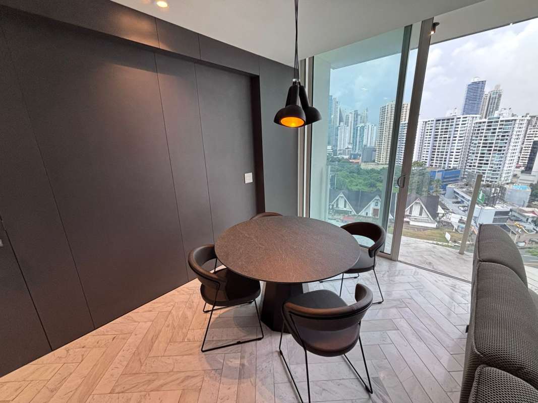 Bedroom with large windows, modern interiors and city skyline views at PH YOO Panama