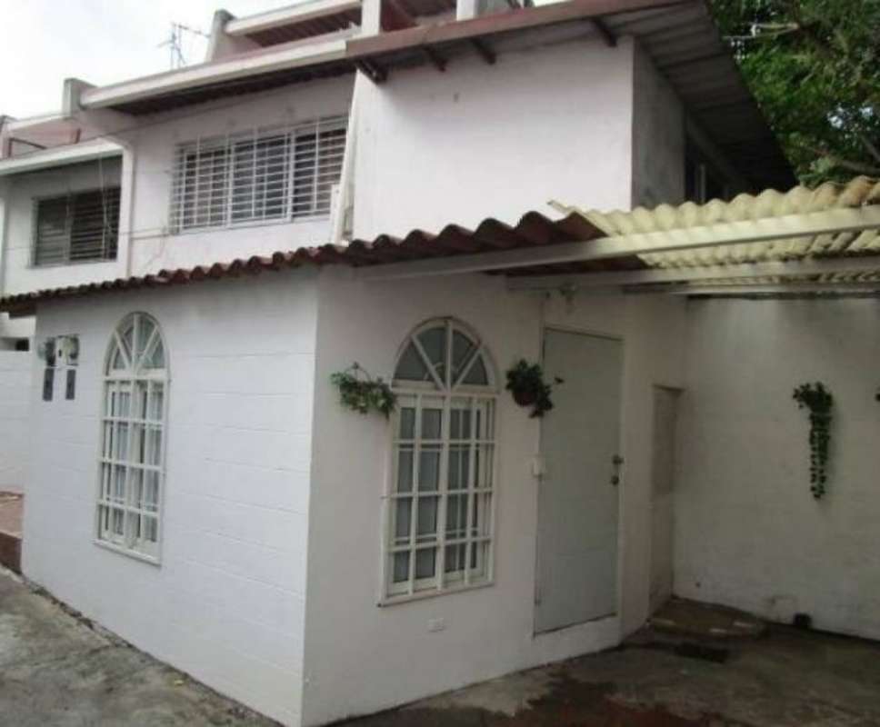 Exterior two-floor plus annex multilevel family investment property for sale Carrasquilla Panama