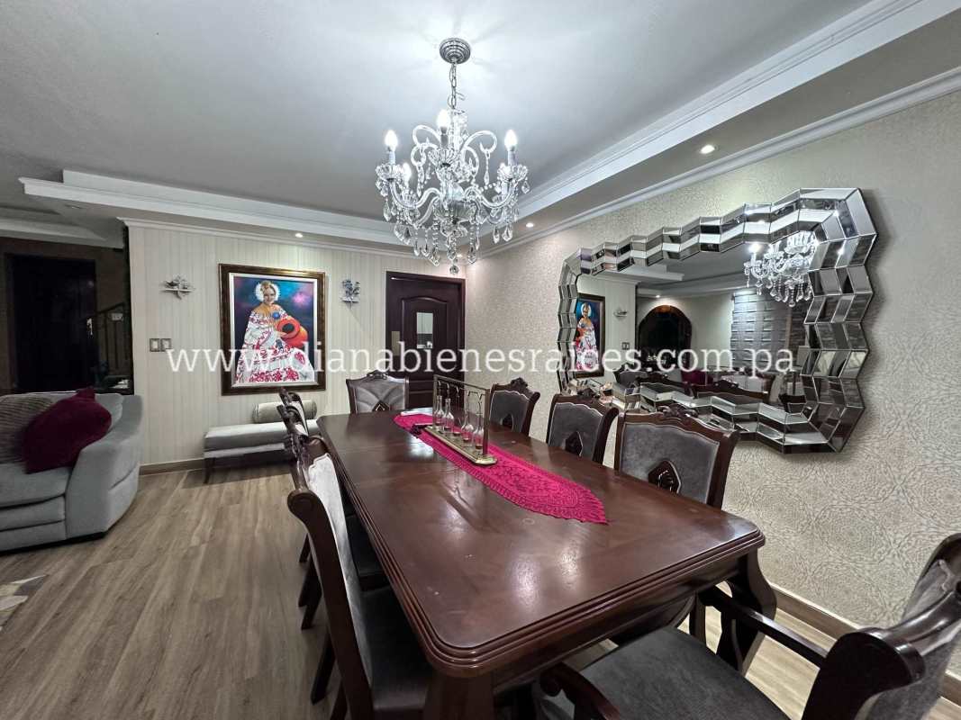 Covered terrace with bar ideal for entertaining house Condado del Rey Panama