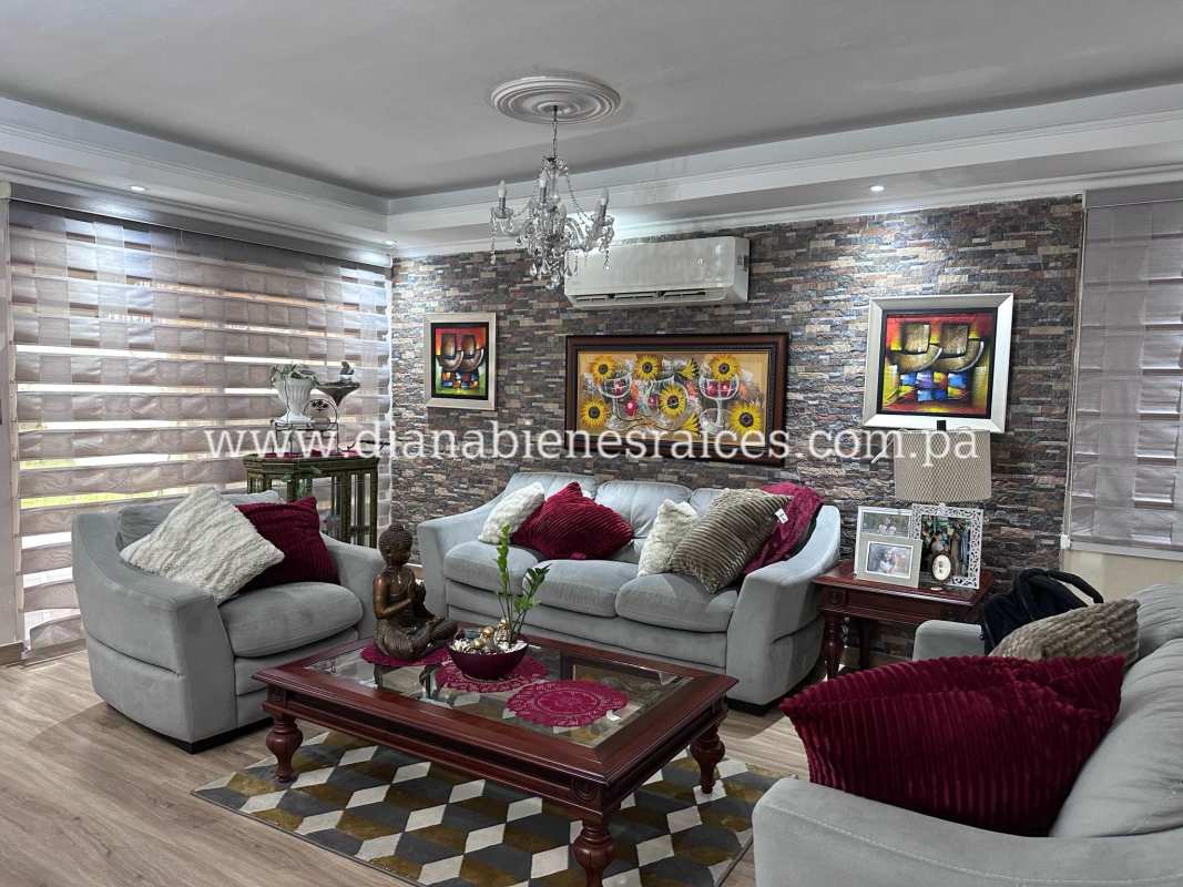 Spacious master bedroom with walk-in closet and ensuite bath house for sale Altos de Panama