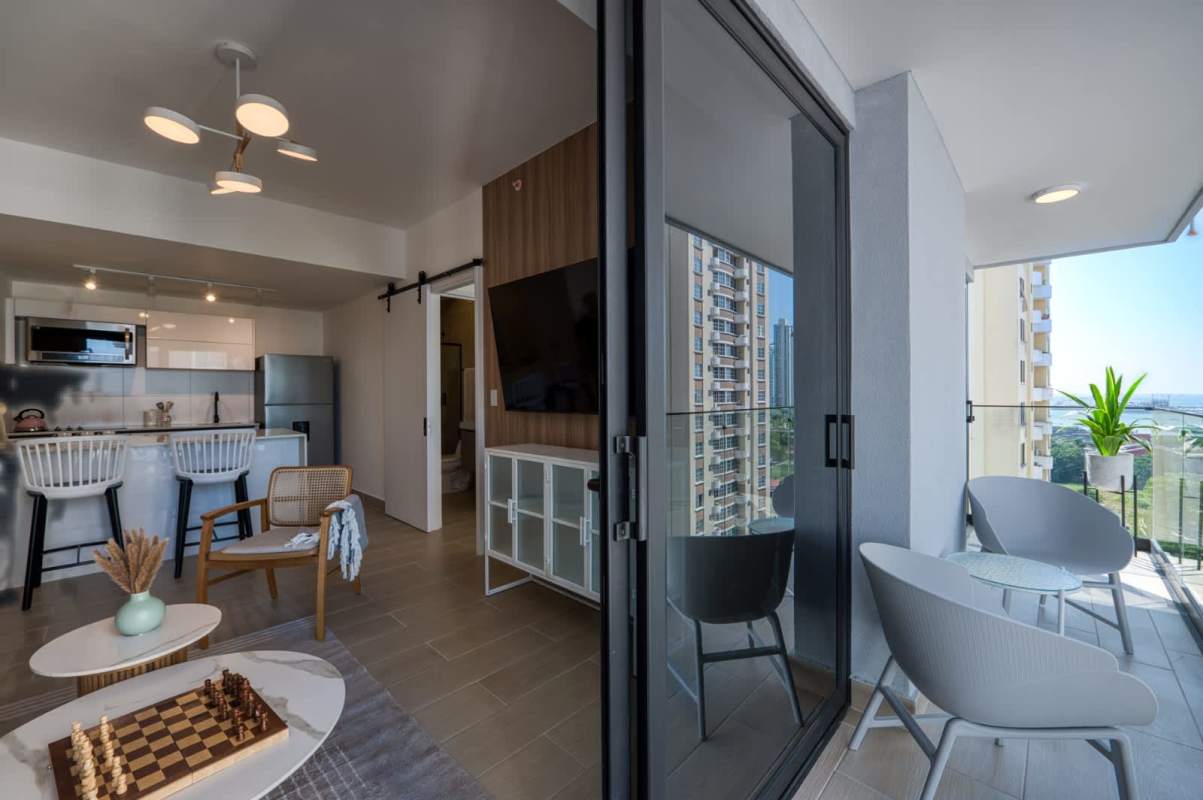 Minimalist style kitchen with island and stainless appliances at PH Mantra Punta Pacífica