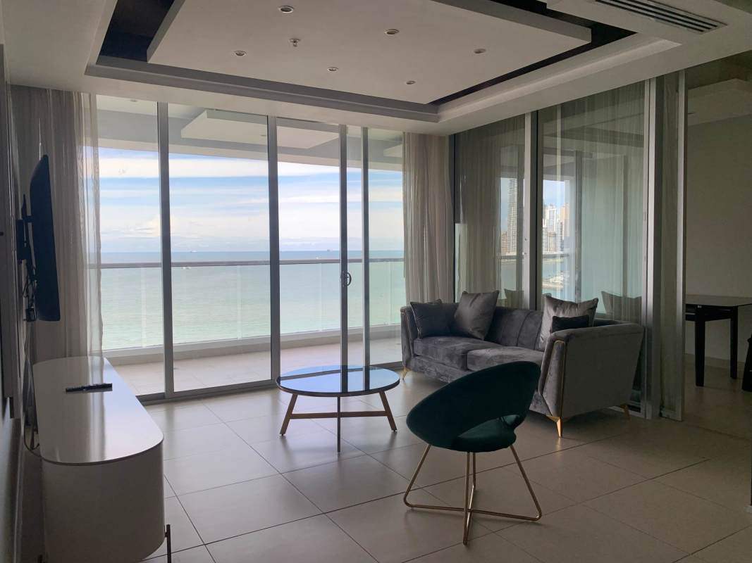 Bright master bedroom with large windows ocean view PH Rivage Avenida Balboa