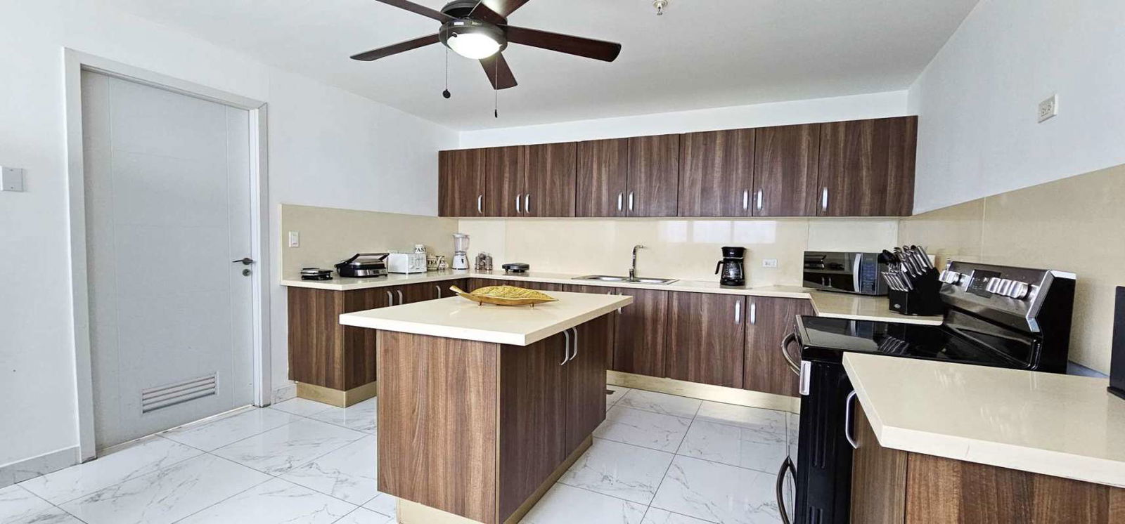 Large terrace with breathtaking ocean and skyline views in penthouse at PH Oasis on the Bay Panama