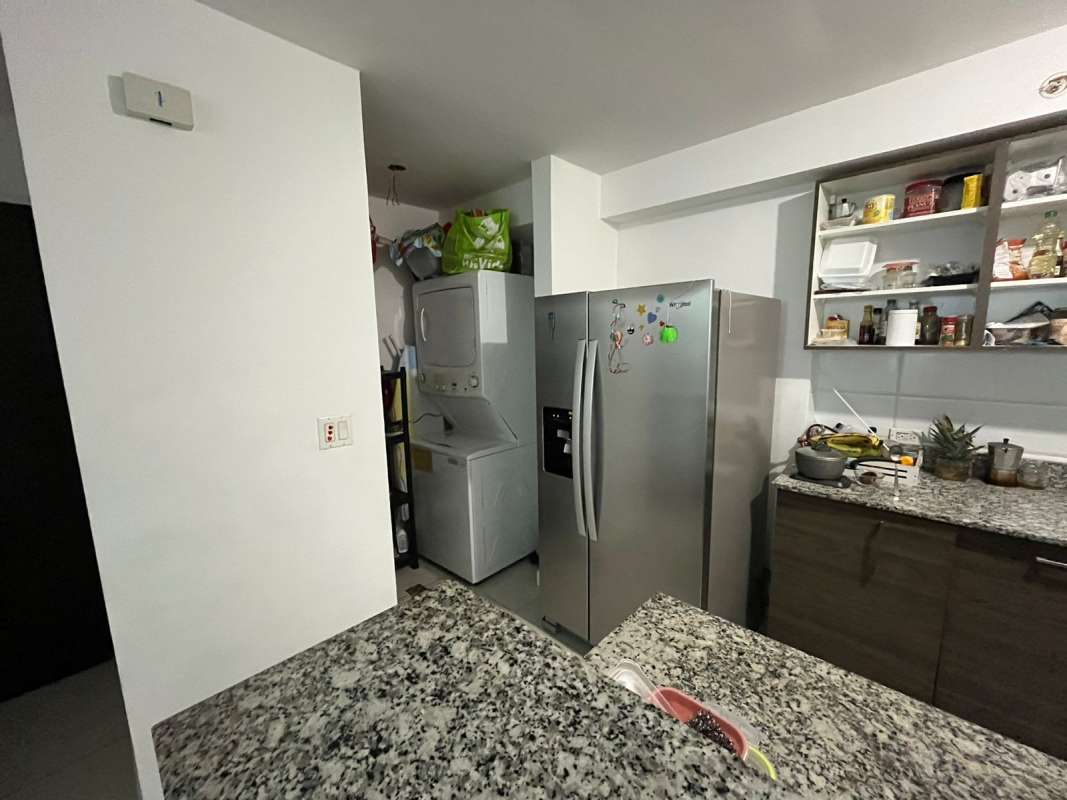 Bright bedroom with built-in closet and natural light PH Midpark Panama