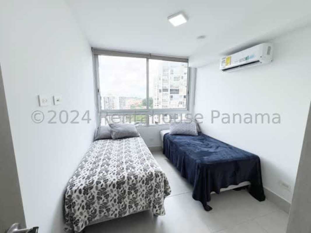 Cozy bedroom with split AC and closet in PH Greenwood Tower El Bosque Panama