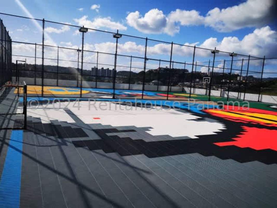 Infinity rooftop pool with panoramic views on PH Greenwood Tower El Bosque Panama City