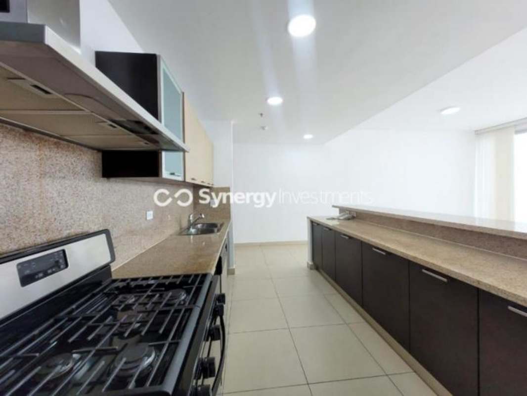 Large master bedroom ensuite jacuzzi walk-in closet PH Ocean View Punta Pacifica Panama