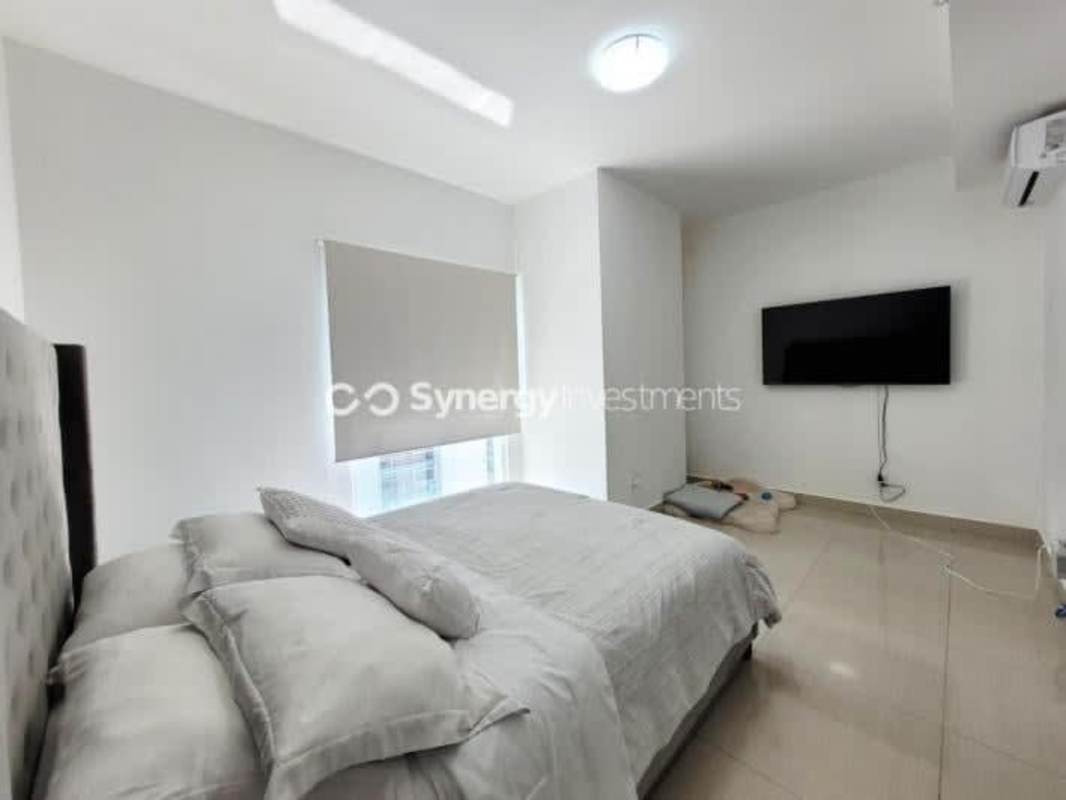 Master bedroom large window sea view PH Bella Vista Park Panama City