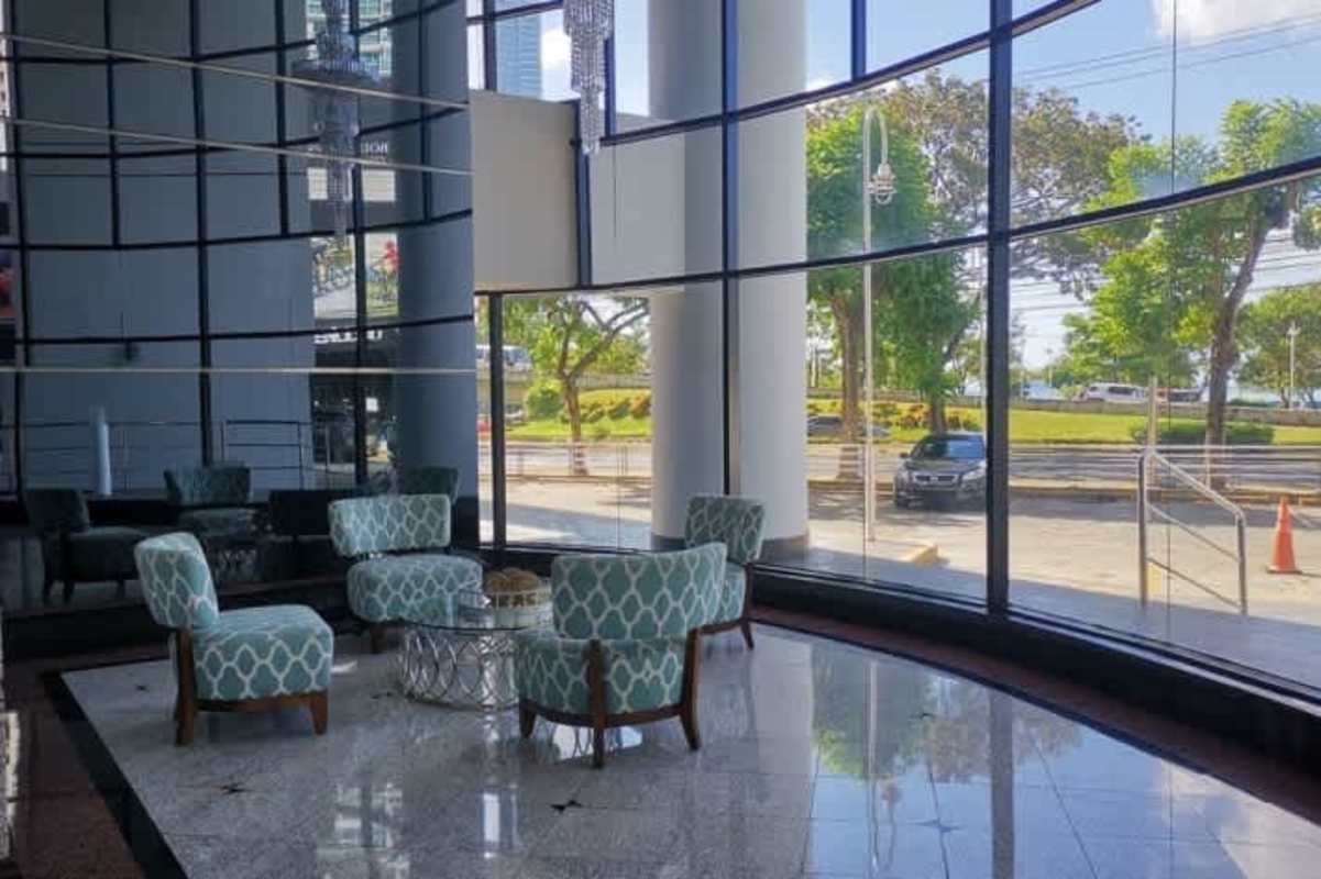 Spacious master bedroom with sea view at PH BICSA Panama City