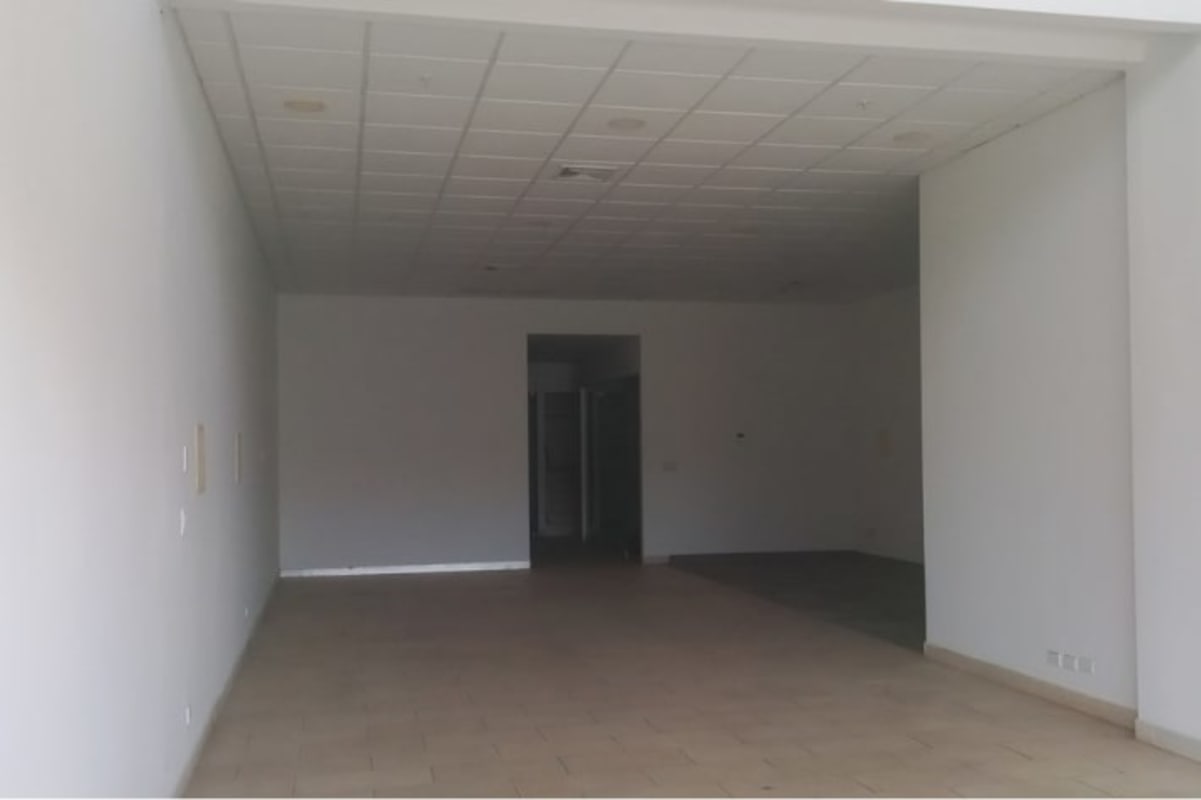 Ground Floor Commercial Retail Plaza Versalles Costa del Este