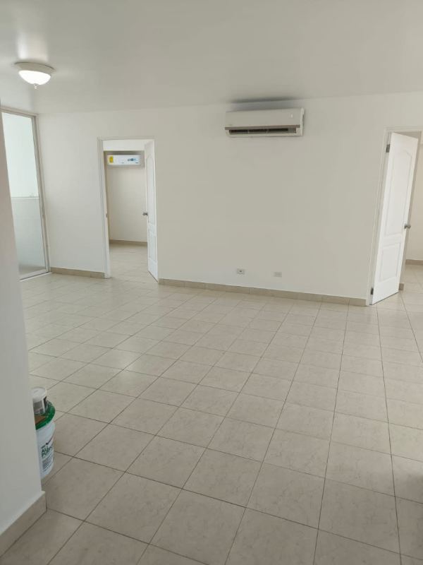 Modern bathroom with glass shower enclosure at PH Edison Plaza Panama