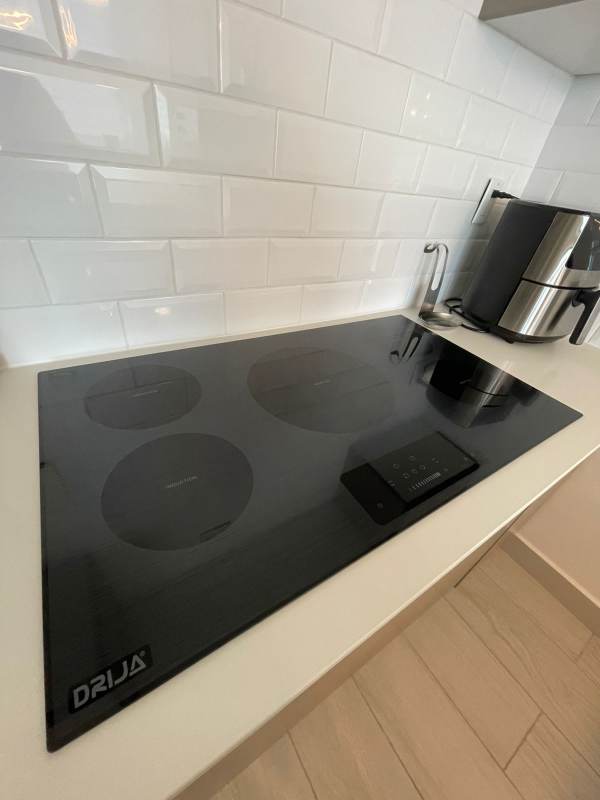 Contemporary kitchen island pendant lights modern cabinetry PH Urbana rental Panama