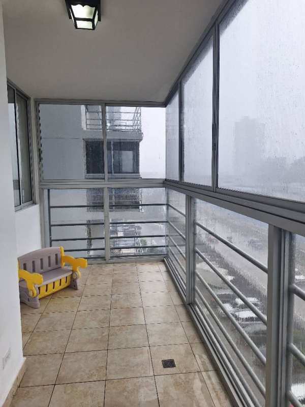 Bedroom with split air conditioner, white walls, minimalist decor in PH Cosmopolitan Tower Panama