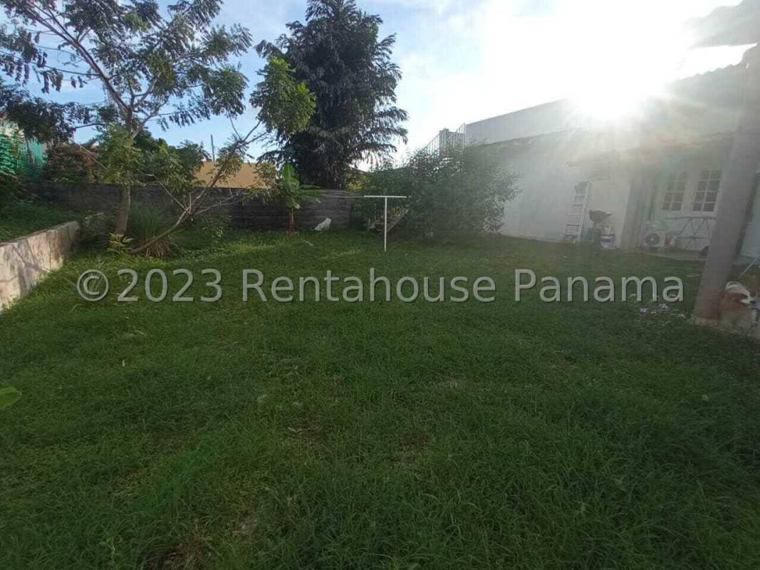 Bedroom with window natural light ceramic tile floors Terrazas de Brisas del Golf Panama