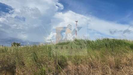 Grassy open field with tower near commercial lot Panama Oeste