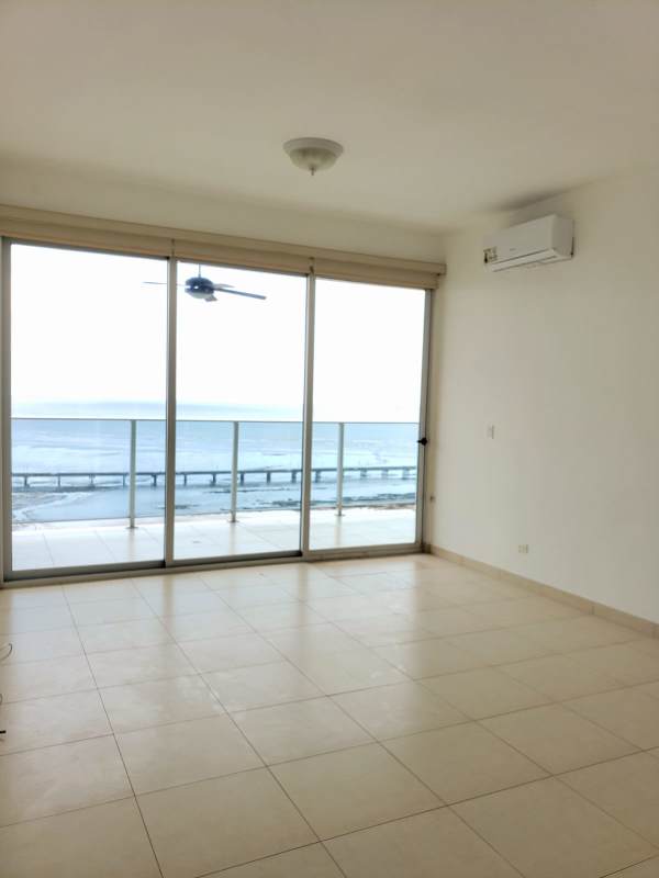 Living room with large floor-to-ceiling windows and ocean views PH Coco del Mar Panama