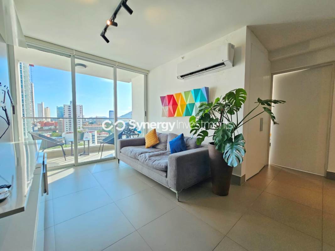 Spacious master bedroom with air conditioning, built-in wardrobe and city views PH Bella Vista Park Panama