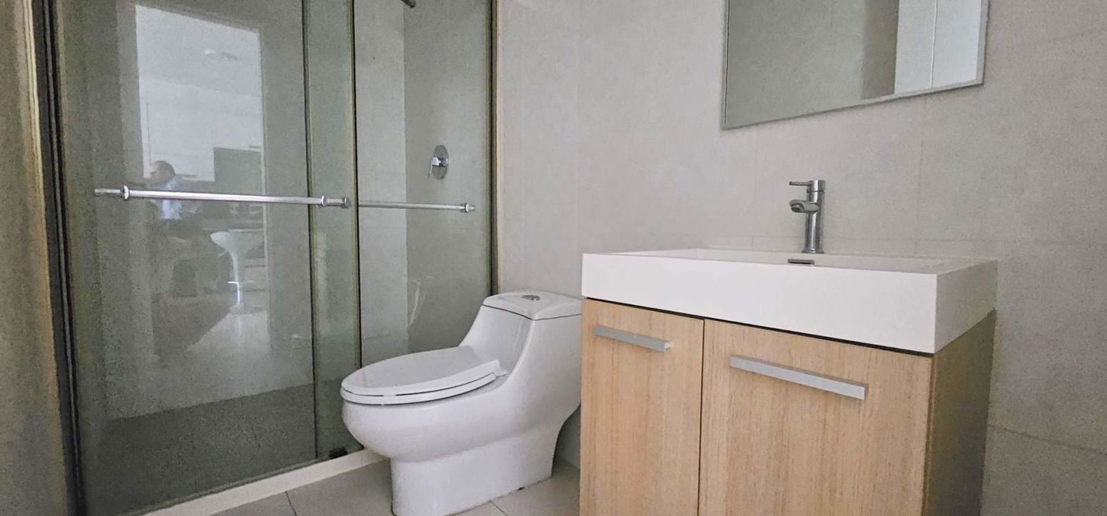 Contemporary bathroom glass shower sleek design PH White Tower Panama