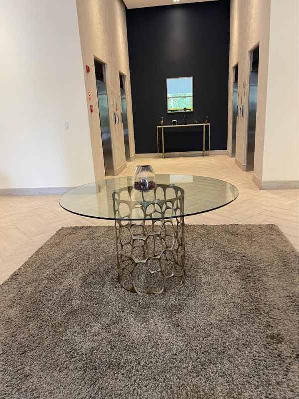 Elegant lobby with elevators, seating and modern decor PH Studio 12 Panama City