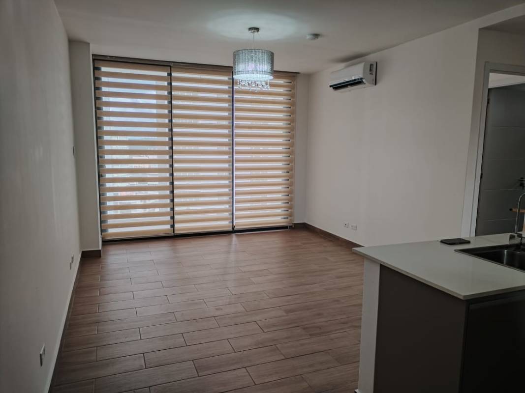 Open concept living with large windows, AC and city view PH Sky Swiss El Cangrejo Panama