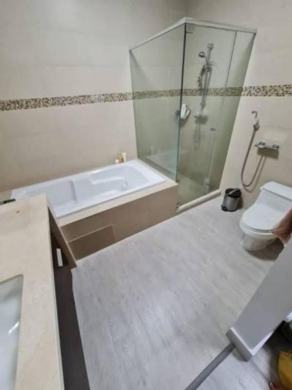 Bathroom with glass enclosure, tub, beige tile finishes, contemporary design Pacific Point Panama