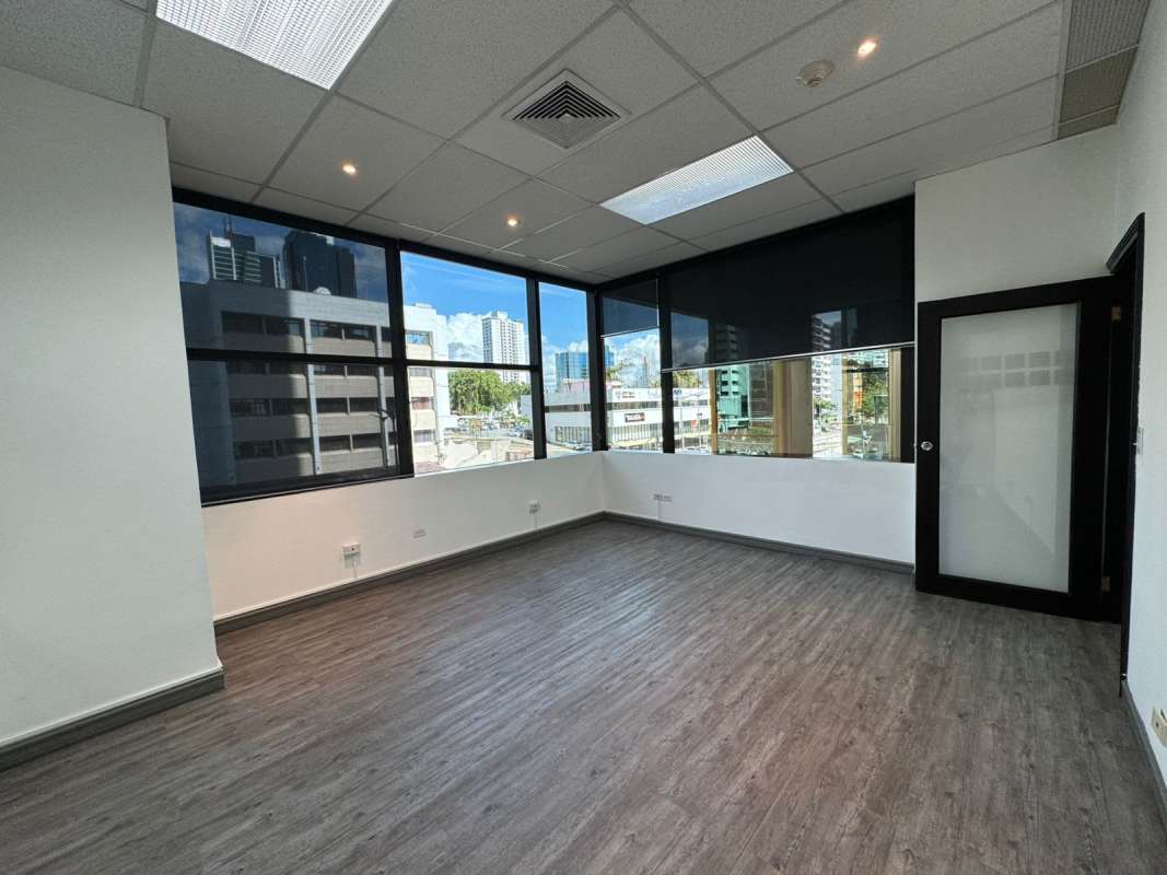 Large office area with corner windows and city views PH BICSA Financial Center Panama