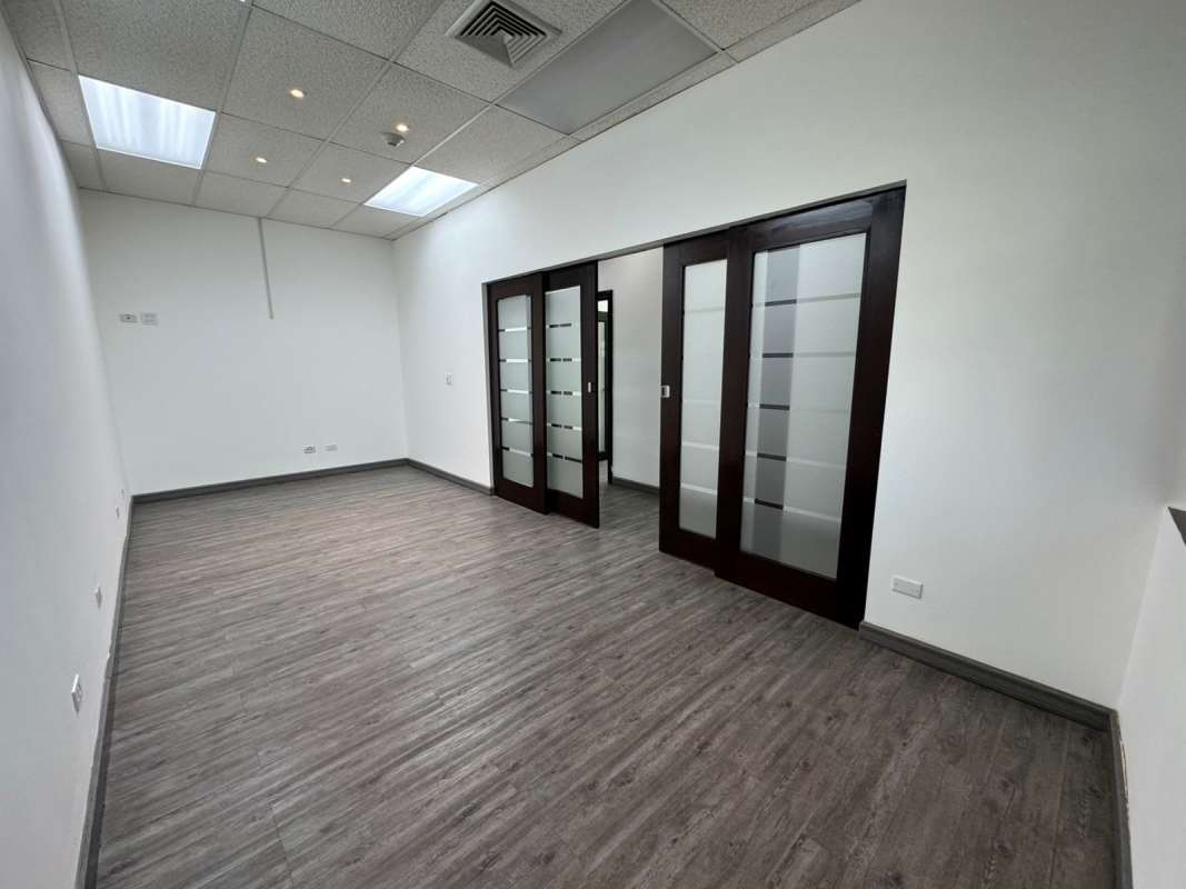 Enclosed modern private office with frosted glass dividers in PH BICSA Tower Panama