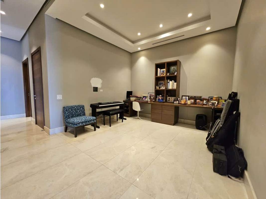 Modern luxury bathroom with double vanity, rain shower, glass enclosure, PH La Loma Santa Maria Panama