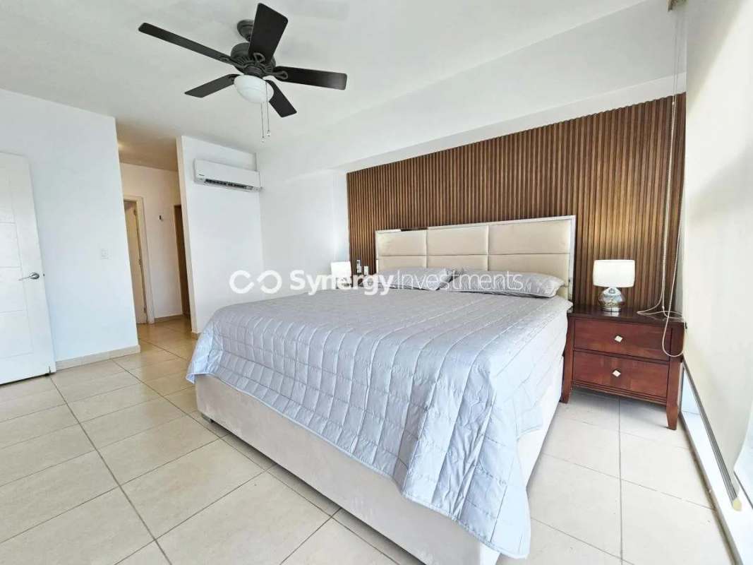 Custom wooden shelving walk-in closet in luxury apartment PH BICSA Tower Panama