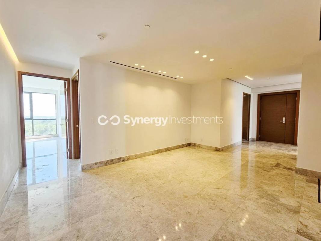 Spacious covered balcony terrace with views over golf course in Santa María Panama apartment