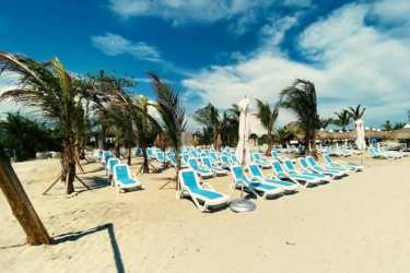 Private resort beach with palm trees, umbrellas and sun loungers PH Ventanas del Mar Punta Chame Panama