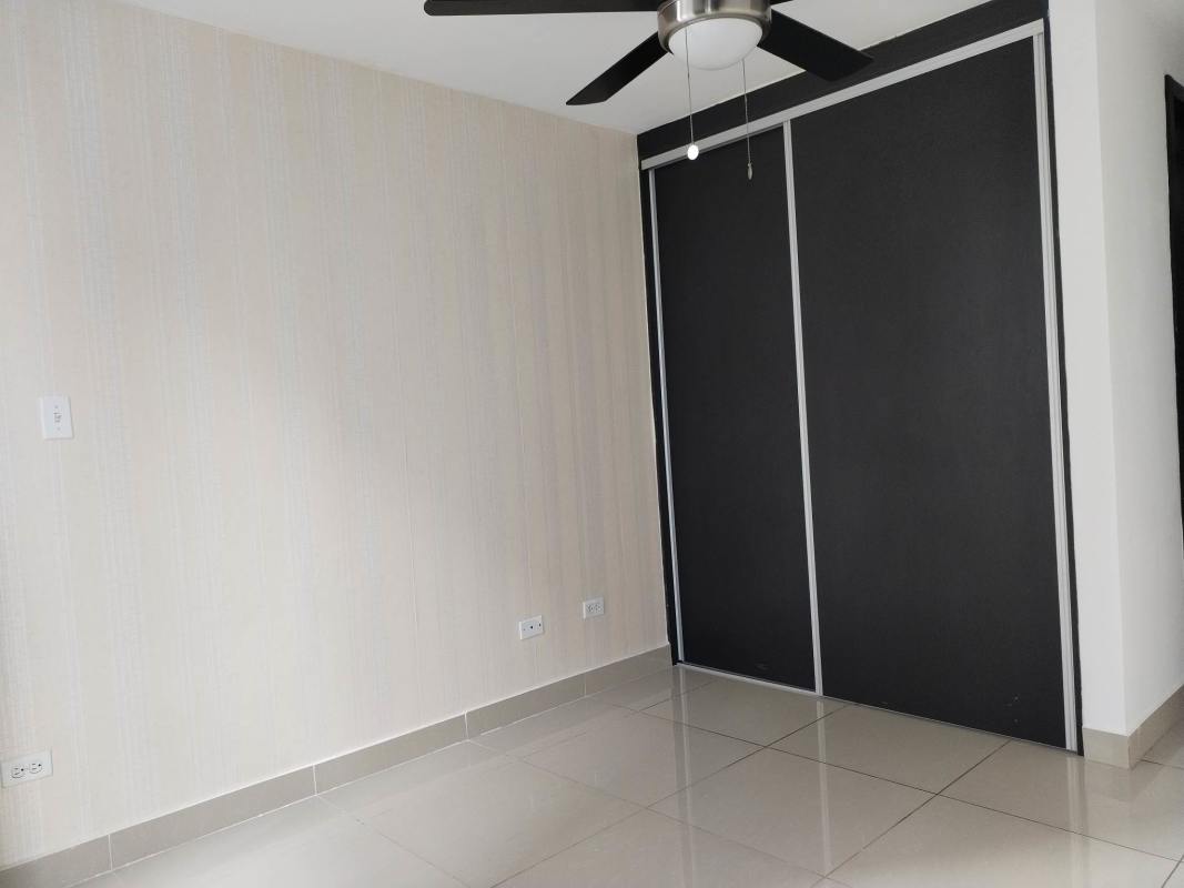 Bright bedroom with large closet sliding doors, ceiling fan, AC in PH Carrasquilla Park Panama